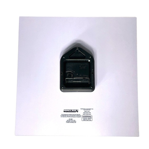 Minecraft Wall Clock Block Creeper Analog Quartz Battery Operated 11 in NEW NIB - Picture 3 of 16